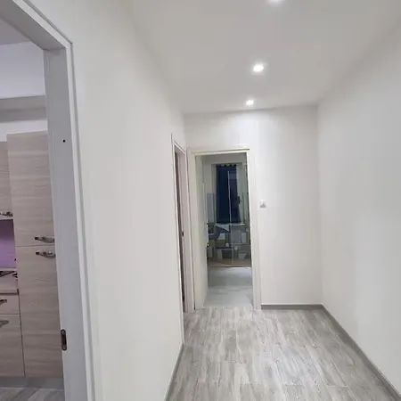 Intero Ampi Spazi Comodo Wtc Scassi Fiumara * Γένοβα