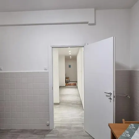 Intero Ampi Spazi Comodo Wtc Scassi Fiumara * Génova
